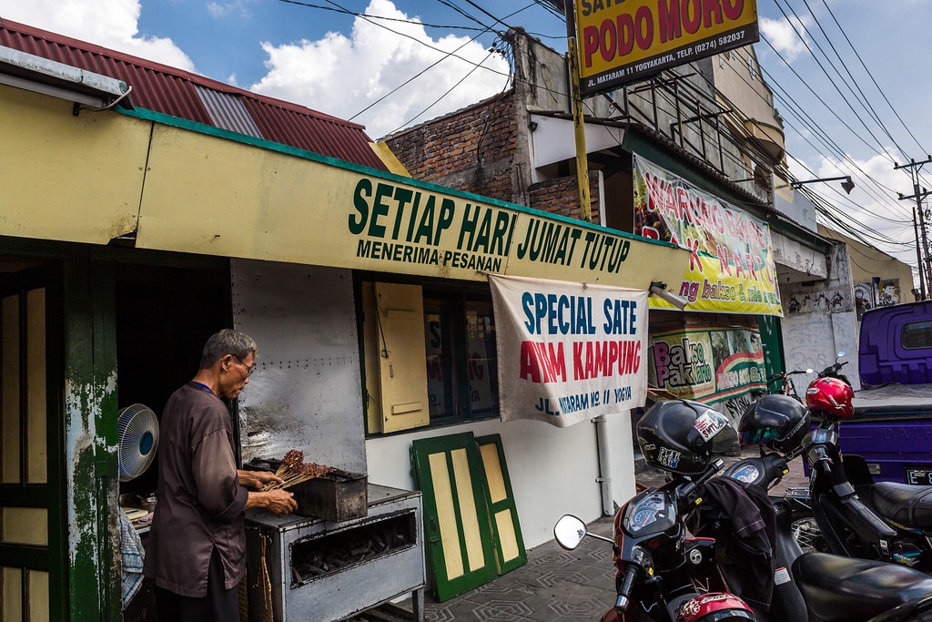Sate Kambing Podomoro: Rasa yang Menggoda di Jantung Cilacap